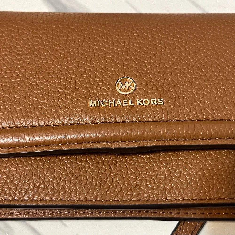 Michael Kors Tan Leather Bag with Gold Hardware - Picture 3 of 15